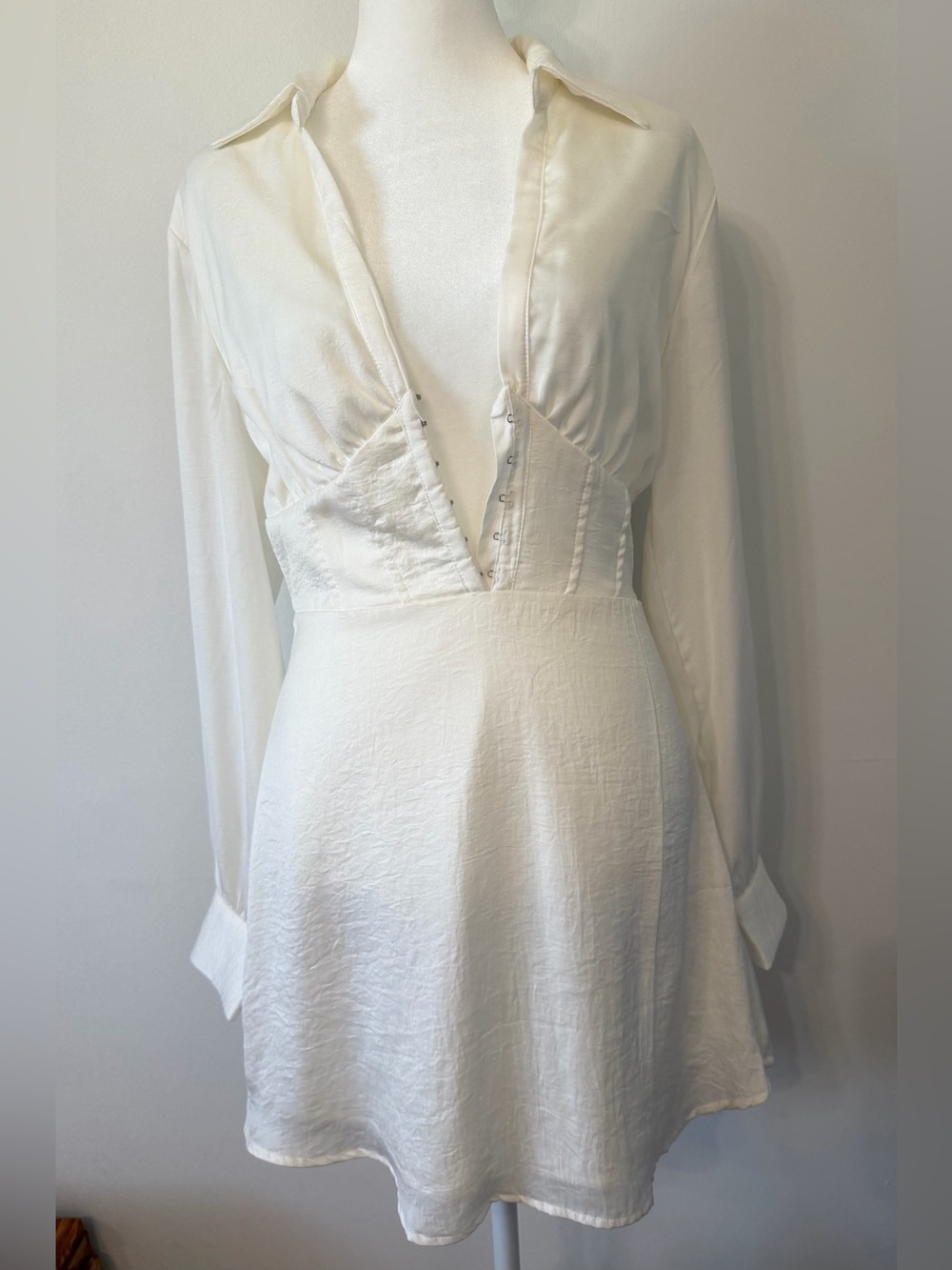 Papermoon White Corset Mini Dress NWT Size M Long Sleeve Hook Eye Plunge V-Neck